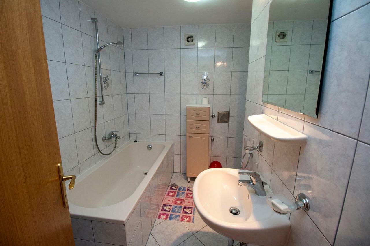 Apartmani Vrljicak Омиш Экстерьер фото